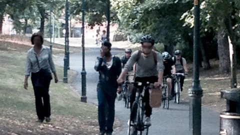 photo of pedestrians and cyclists on the Surrey Canal quiet route