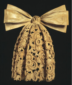 Cravat carved from Lime Wood by Grinling Gibbons. © Victoria and Albert Museum